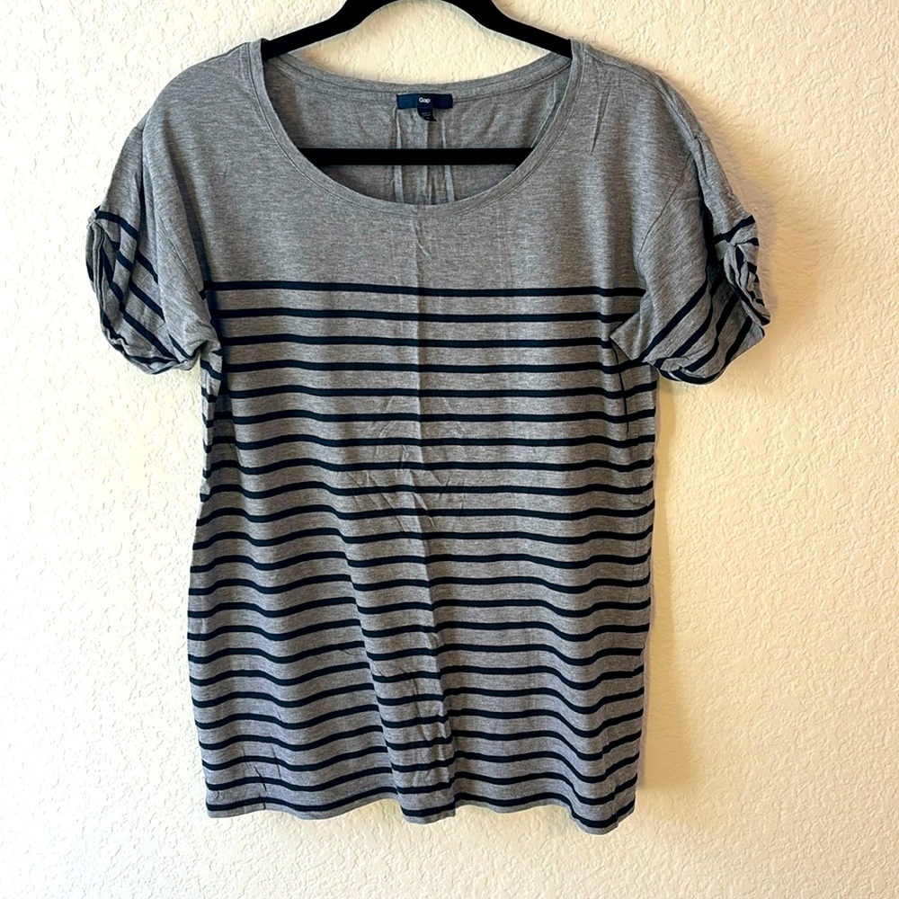 GAP MEDIUM WOMENS STRIPED TSHIRT